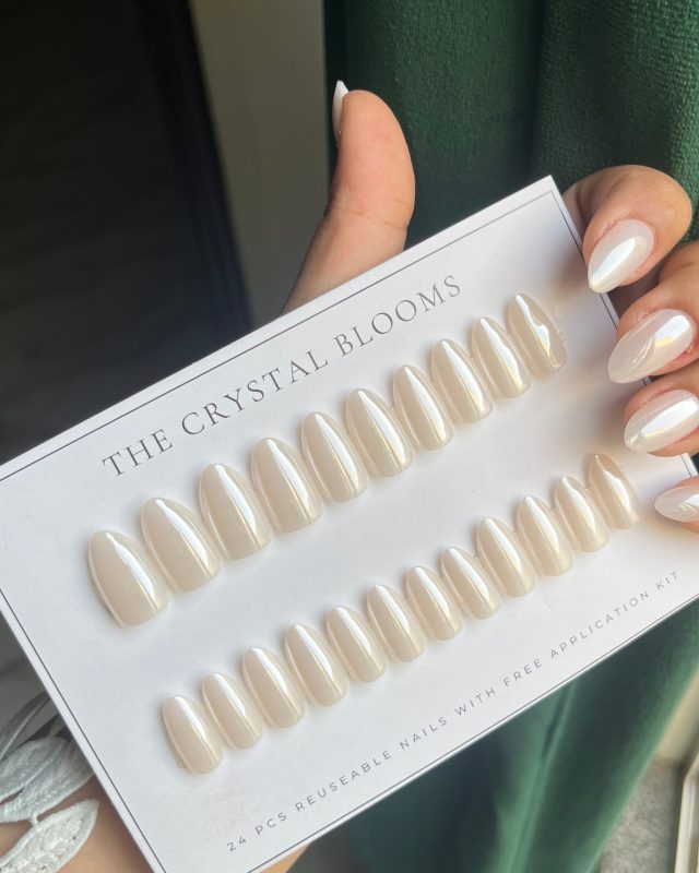Nails-05-PREMIUM (Hailey pearl nails) - white chrome/glazed nails