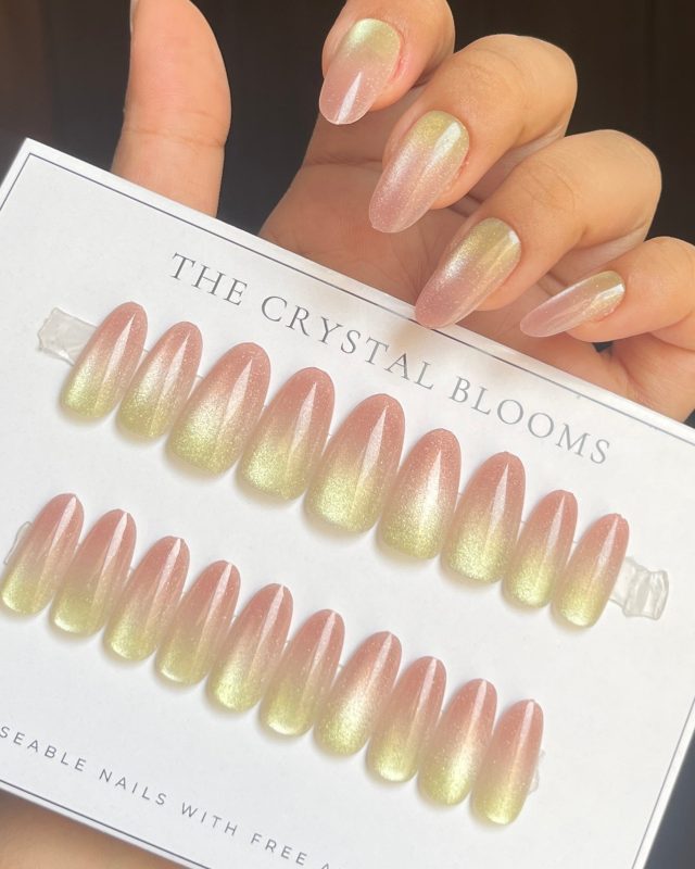 [PREMIUM] Handmade Cat-eye Reflective Nails-409T- (Long Round shape- 30 nails) Free 24 pc Sticker Sheet included