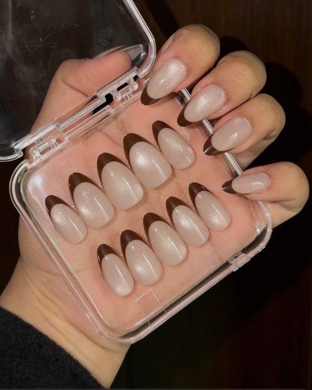 [Premium] Cat-eye reflective Nails-4179-Almond nails- Free 24 -pc Sticker Sheet included